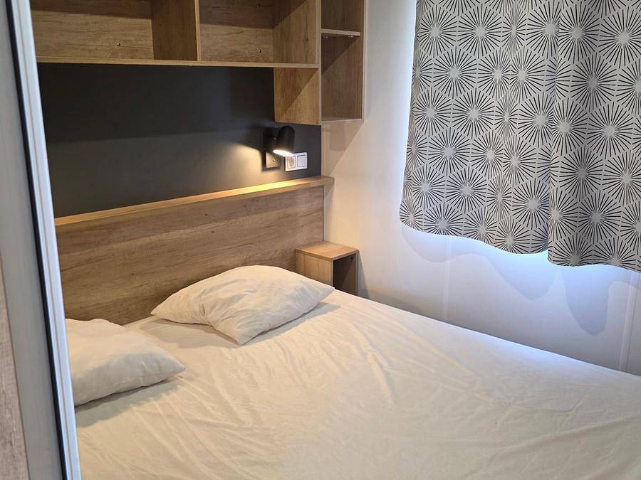 Camping Les Lodges du Lagon - Mobile home 5 persons - 2 bedrooms with air conditioning in Calvisson, Nimes region