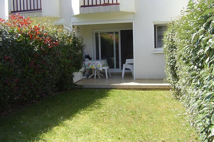 Gîte pour 3 personnes, avec jardin ainsi que terrasse et piscine dans Plage de la Légenèse - 4