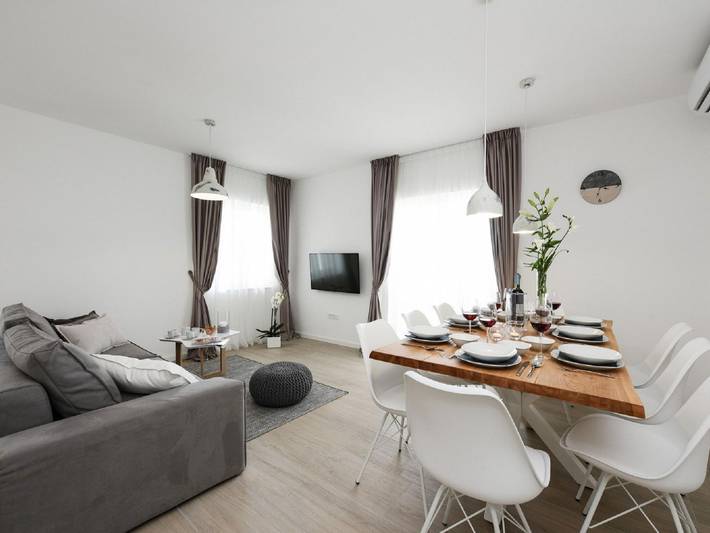 Ferienhaus für 8 Personen, mit Balkon in Nin