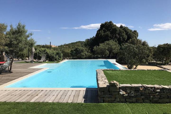 Location de vacances pour 9 personnes, avec Jacuzzi et Piscine à Cazevieille