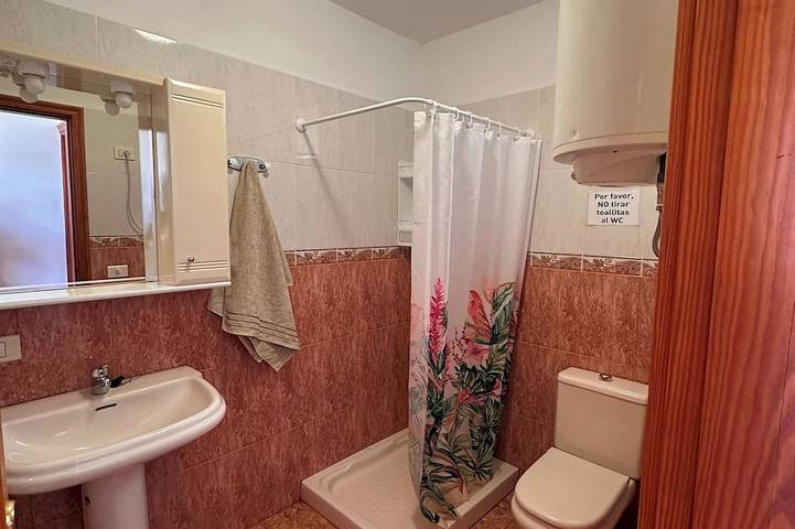 Casa Loli - Cozy Home in Tamaduste, 5 Min to Beach in Tamaduste, Valverde