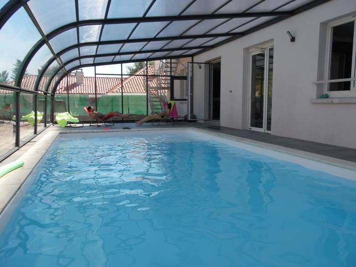 Hôtel pour 3 personnes, avec Jacuzzi et Terrasse ainsi que Jardin et Piscine