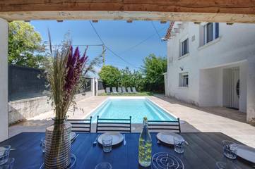 Cottage pour 11 personnes, avec piscine ainsi que jardin et balcon à Saint-Privat-des-Vieux