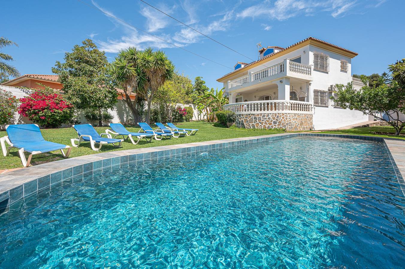 Marbella Villa for 16 Guests – Heated Pool in Las Chapas, Marbella