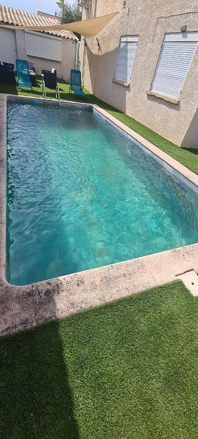 Location de vacances pour 4 personnes, avec Terrasse et Jardin ainsi que Piscine et Vue à Baillargues