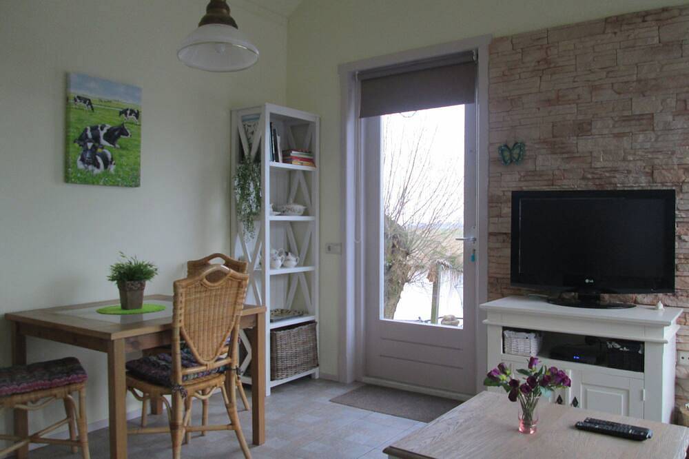 House, with great views over water and farmland, 10 min to Amsterdam in Gouwzee