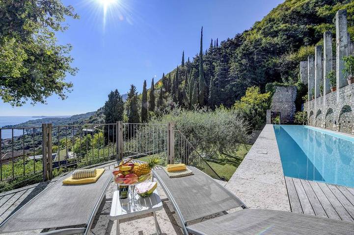 Villa für 6 Personen, mit Garten und Terrasse sowie Pool in Gargnano