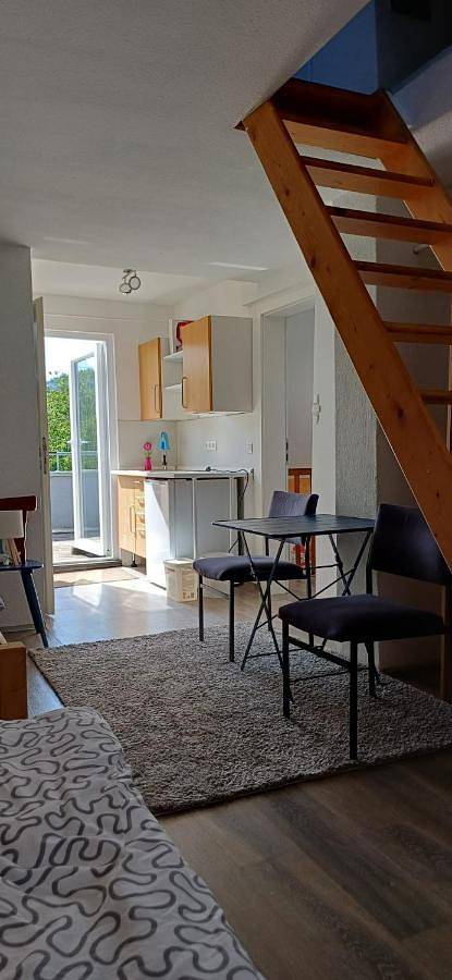 Ferienwohnung für 2 Personen, mit Balkon und Terrasse sowie Ausblick in Ettringen
