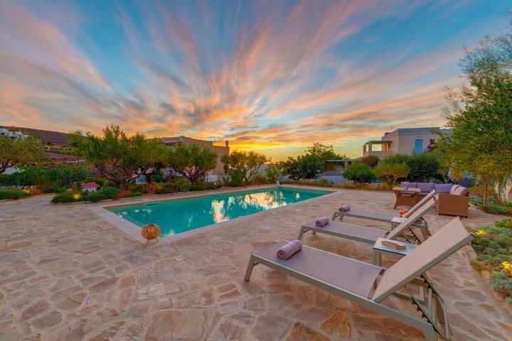 Vakantiehuis voor 6 personen, with Balkon and Terras as well as Tuin and Zwembad in Poseidonia