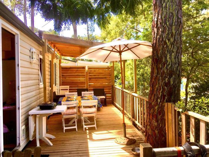 Camping pour 4 personnes, avec terrasse et piscine ainsi que jardin et vue dans Claouey