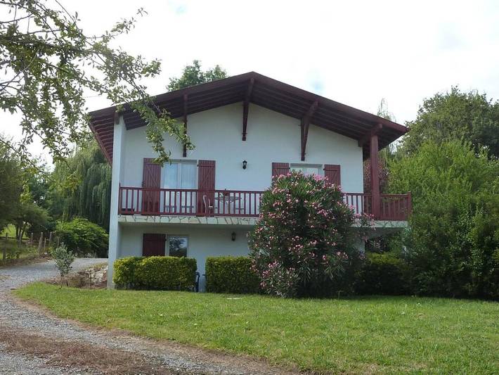 Gîte pour 5 personnes, avec terrasse et jardin à Bardos - 4