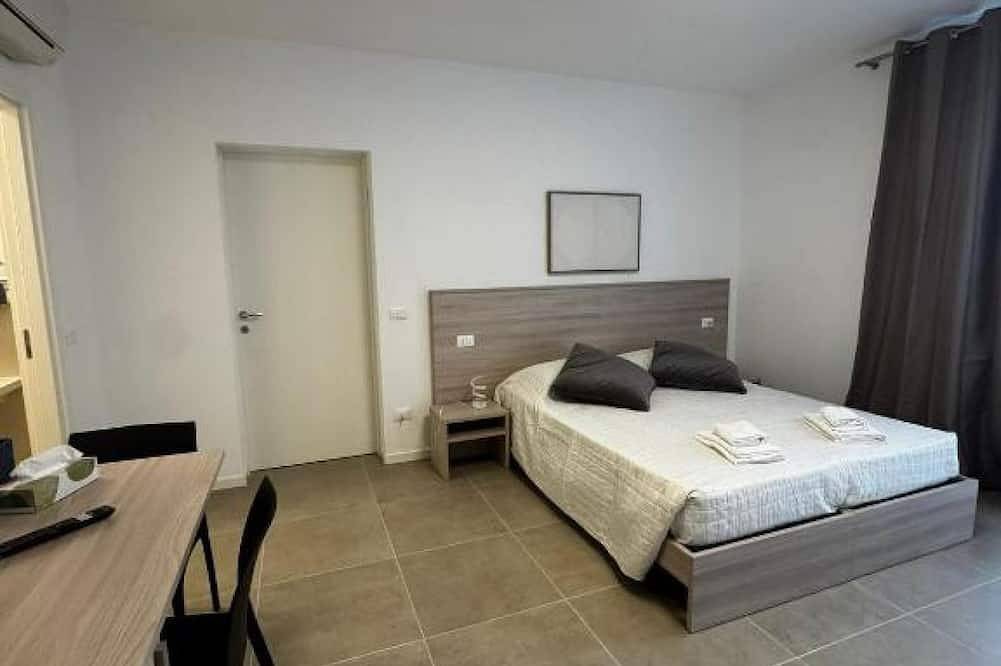 🏡 Modern & Functional Rooms in Mestre – Brand-New Guesthouse with Free Parkingperfectly located for Venice: bus no. 5 passes every 10 minutes and takes you directly to the historic center in just a few minutes! Rooms are equipped with a comfortable in Mestre, Venice