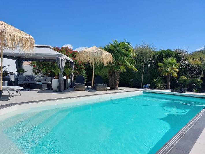 Location de vacances pour 2 personnes, avec vue ainsi que piscine et jardin à Saint-Laurent-de-la-Prée - 3