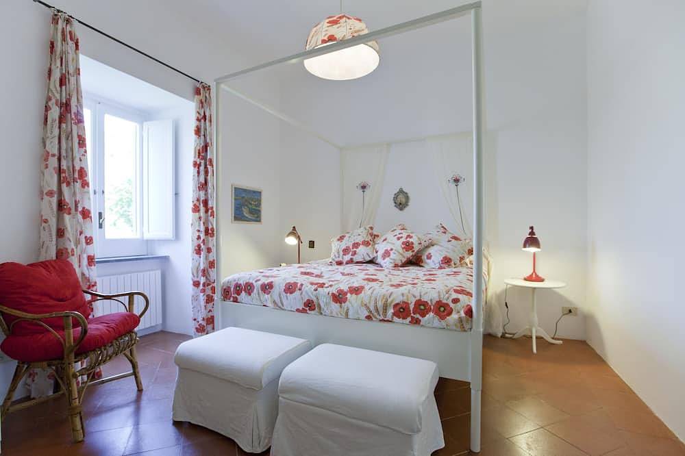 Villa mit Pool & Meerblick, Nähe Sorrento und Sarazenenturm, in Massa Lubrense, Neapel Provinz