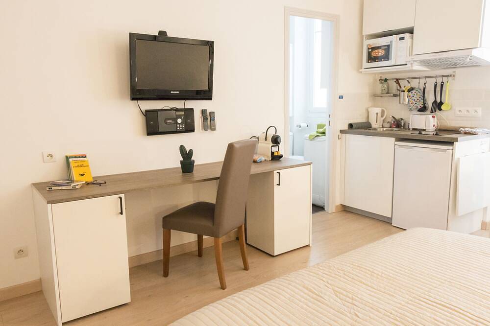 Ganze Wohnung, Studio 22-Studio-Apartment-Nasszelle-Gartenblick in Vittel, Neufchâteau (Frankreich)