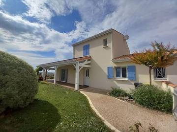 Cottage pour 12 personnes, avec terrasse ainsi que piscine et vue à Épargnes