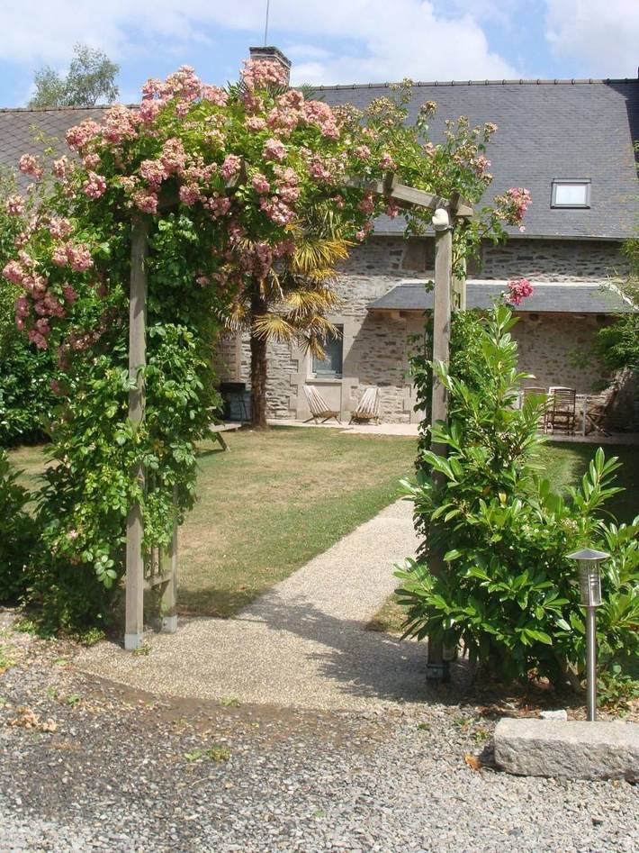 Location de vacances pour 6 personnes, avec jardin et vue à Baguer-Pican - 4