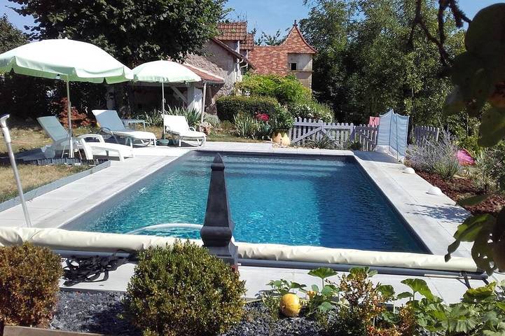 Gîte pour 4 personnes, avec piscine à Grèzes (Lot)