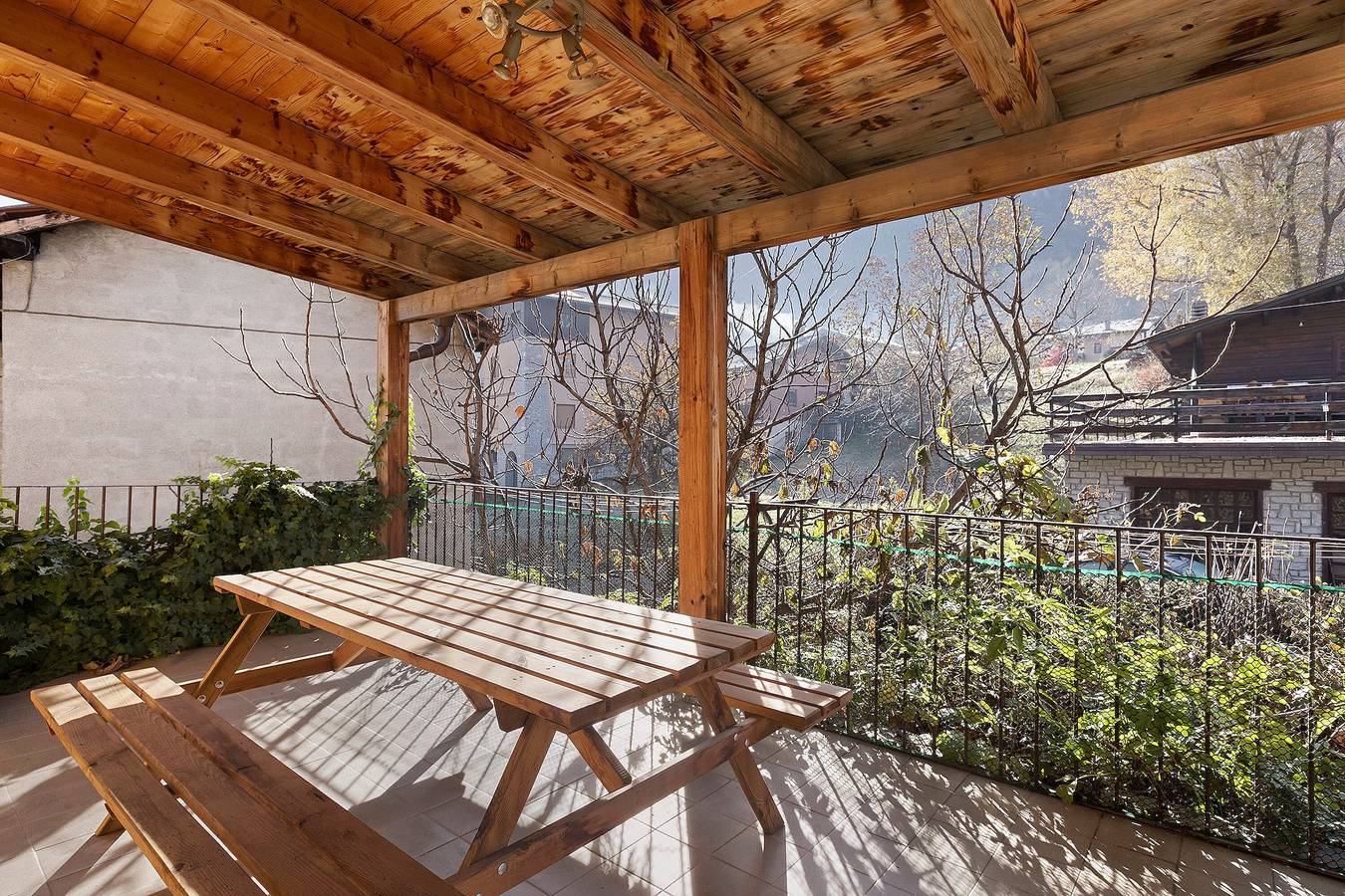 Da Roby - Villa Carolina con terraza privada en el corazón de Fénis in Fénis, Comune di Fénis