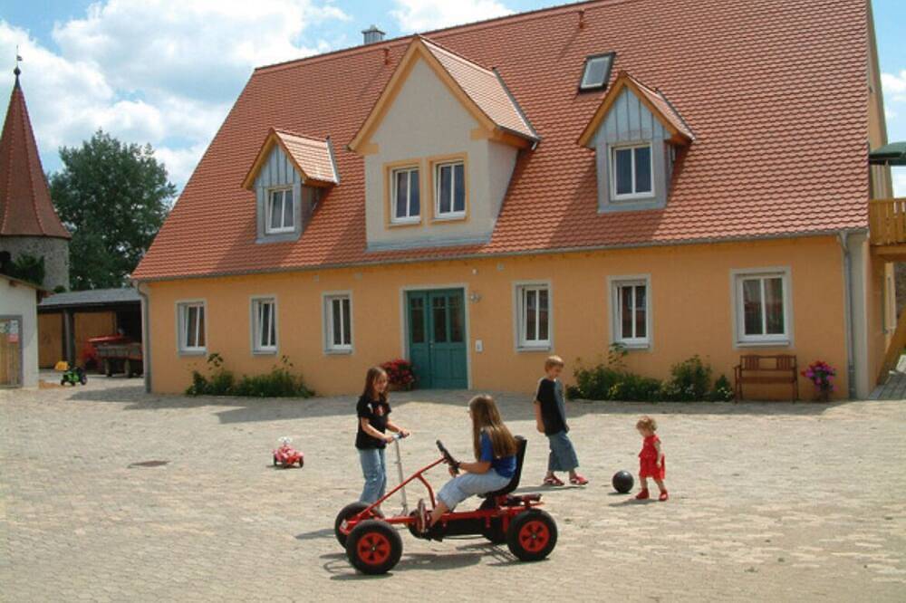 Ganze Wohnung, Barrierefreie Ferienwohnung (Eg) am Ferienhof an der Stadtmauer Merkendorf in Merkendorf, Fränkisches Seenland
