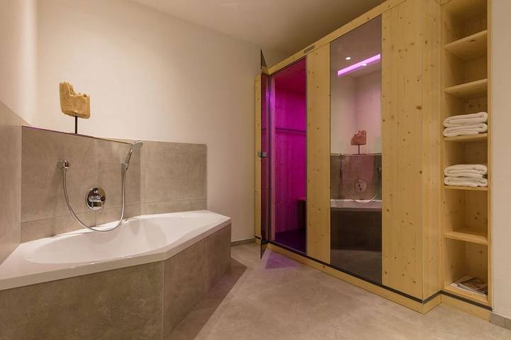 Ganze Wohnung, Suite 3, bis 4 Personen, Balkon, Maisonette, 120 qm in Waging am See, Rupertiwinkel