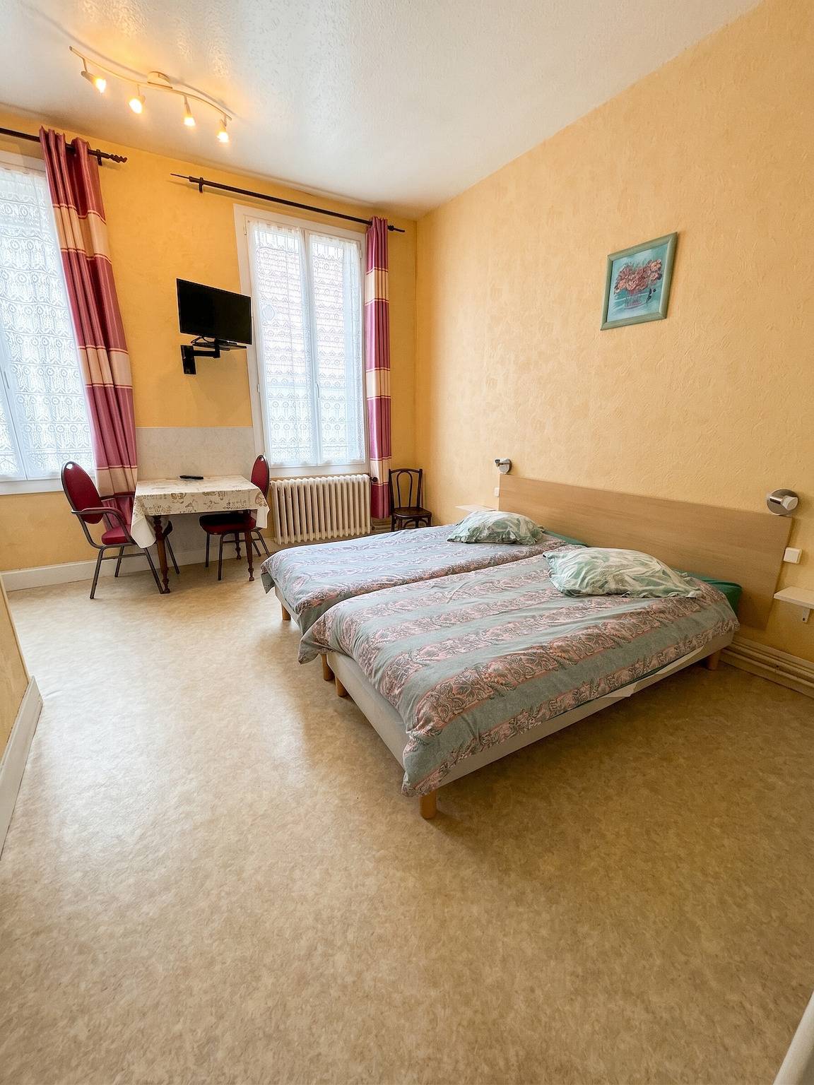 Estudio entero, Encantador estudio en Néris-les-Bains 20 m² con jardín privado in Néris-les-Bains, Región de Montluçon