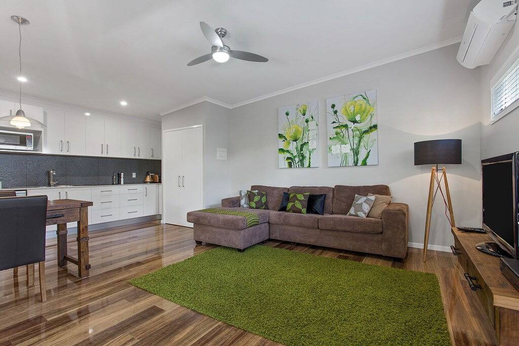 Privates Ferienhaus mit eingebautem beheizten Spa auf dem Deck in Coolum Beach, Sunshine Coast