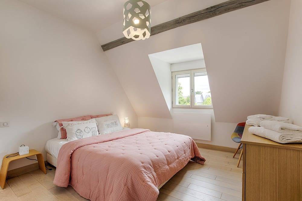 Cerca de Deauville. Alquiler de nueva casa de la piscina in Touques, Region de Lisieux