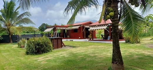 Gîte pour 3 personnes, avec jardin ainsi que piscine et vue à Capesterre-Belle-Eau