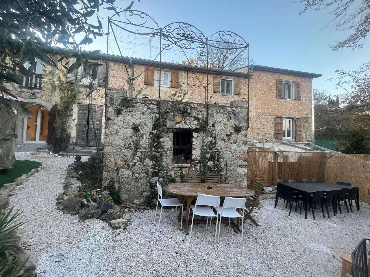 Entire holiday apartment, Top of villa Les Tilleuls in Carros, Cannes region