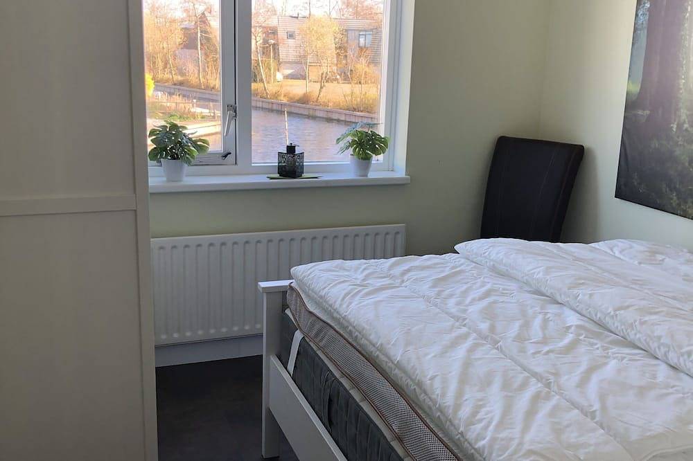 Riverside-Lemmer mit Bootsanleger in Lemmer, Ijsselmeer