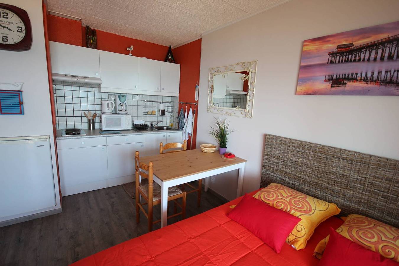 Entire studio, Lovely Flat for 2 Persons, Wifi , Airco, wonderfull view of the sea from the balcony, 20 m from the beach of Portiragnes in Portiragnes Plage, Portiragnes