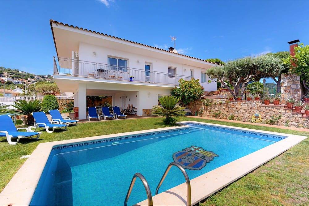 Villa Valentina, Seaview, private pool, garden, Bbq, garage in Mataró, Costa del Maresme