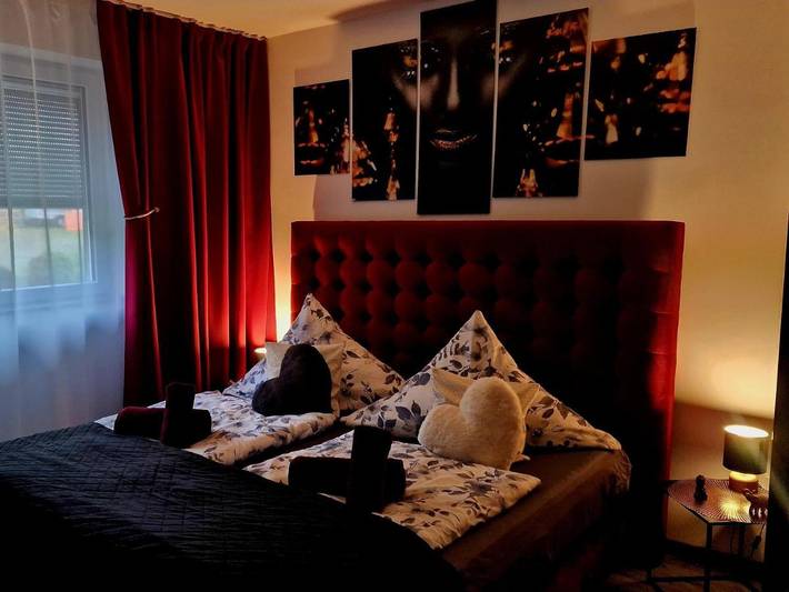 Ferienhaus für 4 Personen, mit Garten und Sauna sowie Whirlpool und Pool in der Eifel