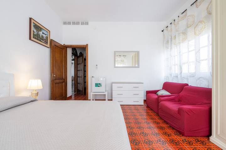 Holiday Home 'Il Faro' with Private Terrace, Wi-Fi and Air Conditioning in Sarroccu/Sarroch, Sarroch