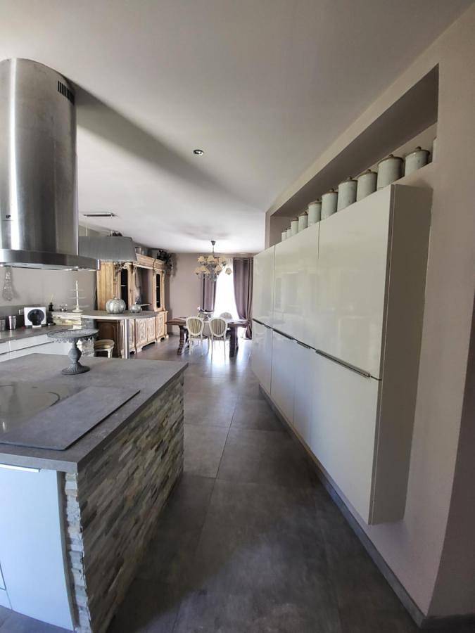 Location de vacances pour 8 personnes, avec vue et piscine ainsi que bassin pour enfant et jardin, animaux acceptés à Calenzana - 3