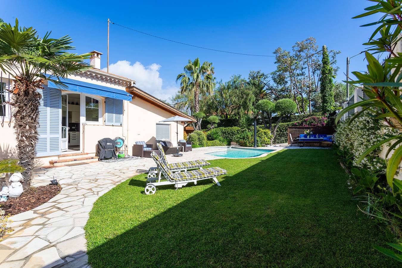 Villa Les Ondes by Riviera Holiday Homes in Antibes, Mediterranean Coast (France)