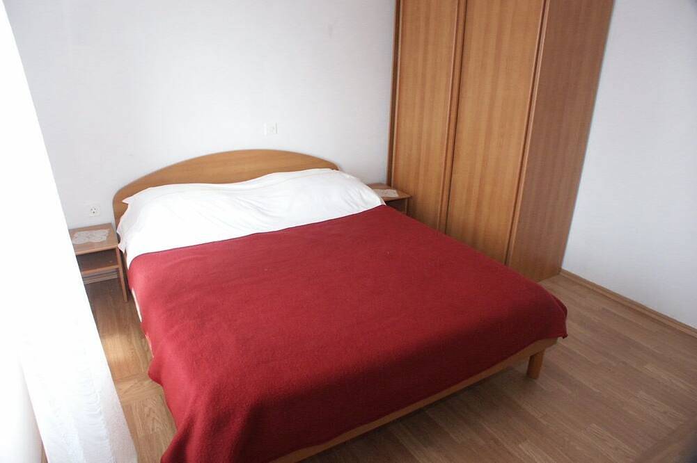 Ganze Wohnung, 1-Zimmer-Ferienwohnung mit Balkon und Meerblick Punta kriza, Cres in Lošinj, Cres