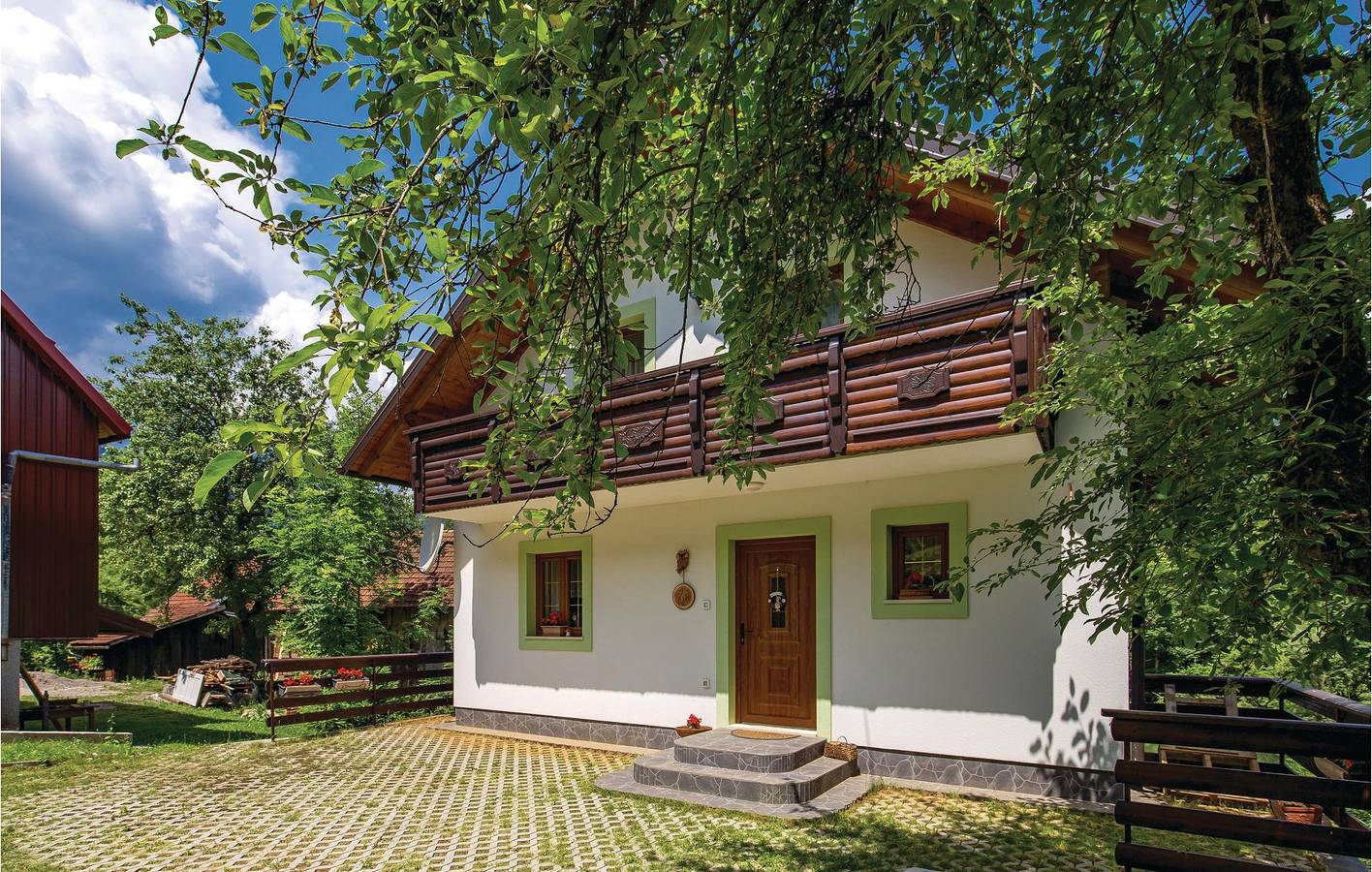 Charmante 2-Zimmer-Wohnung mit Terrasse, 600 m vom Strand entfernt in Delnice, Primorje-Gorski Kotar