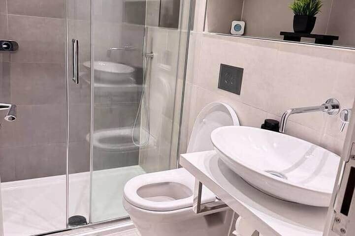 Spacious 2Br Home | 3 Parking | Offers Weekly Stay in Reading, Berkshire