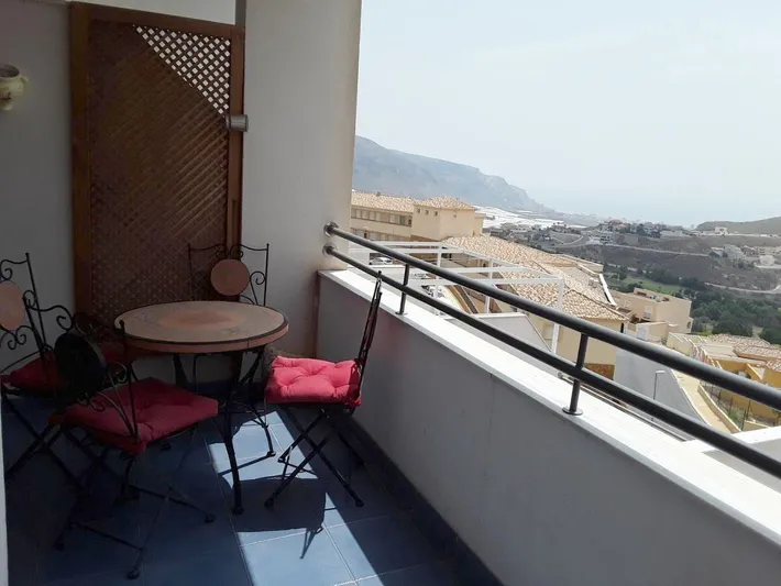 Apartamento de vacaciones para 4 personas, con vistas además de balcón y piscina - 1