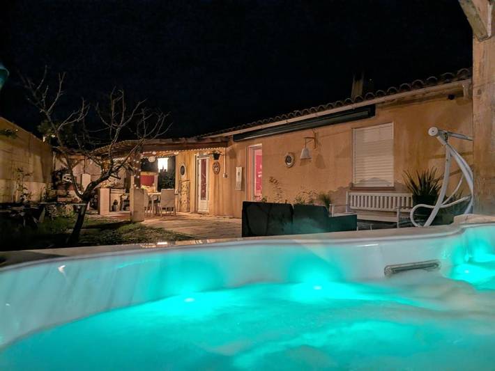 Villa pour 6 personnes, avec jardin et jacuzzi
