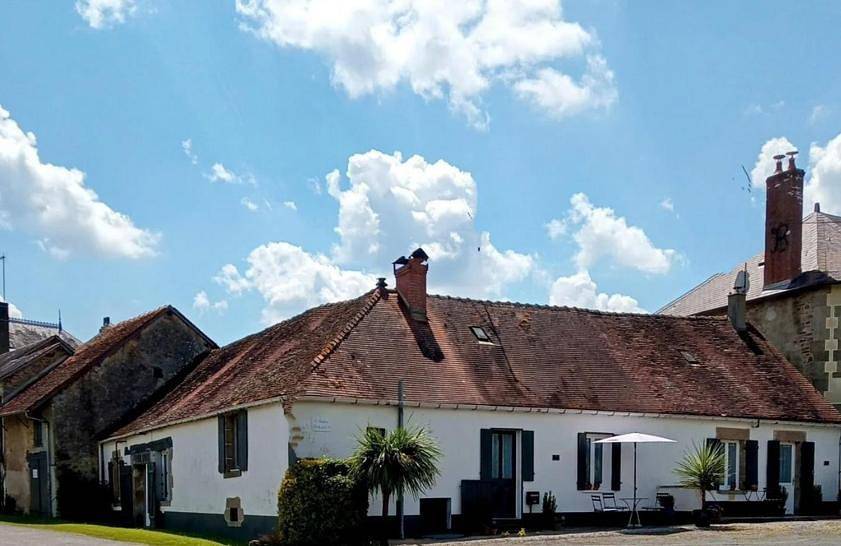 Two-Bedroom House in Mailhac-sur-Benaize, Région de Bellac