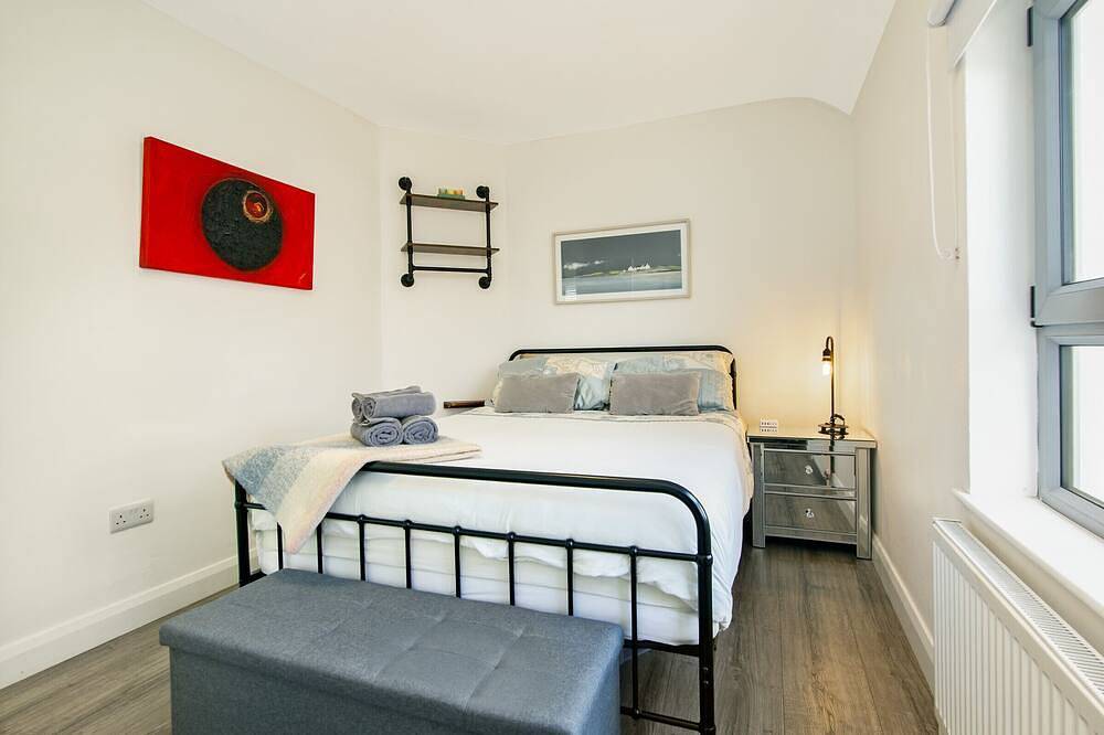 St. Edwards Hill-Downtown Style + Classic Elegance in Sligo, County Sligo