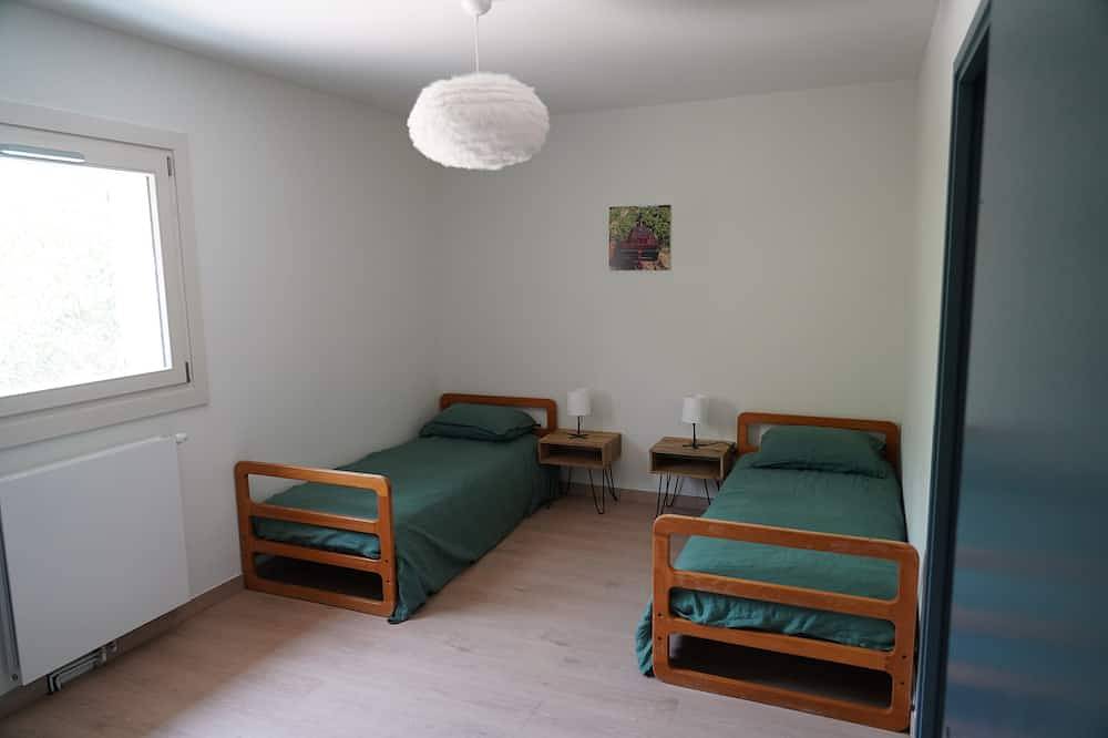 Vacation in the vineyard: House for 6 with swimming pool in Saint-Maximin-la-Sainte-Baume, Brignoles region