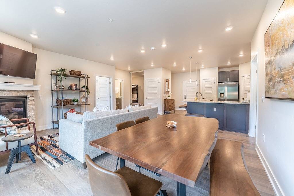 Ganze Wohnung, Overlooks Snake River w/ Great Mountain View, Close to Everything in Keystone in Arapahoe Basin