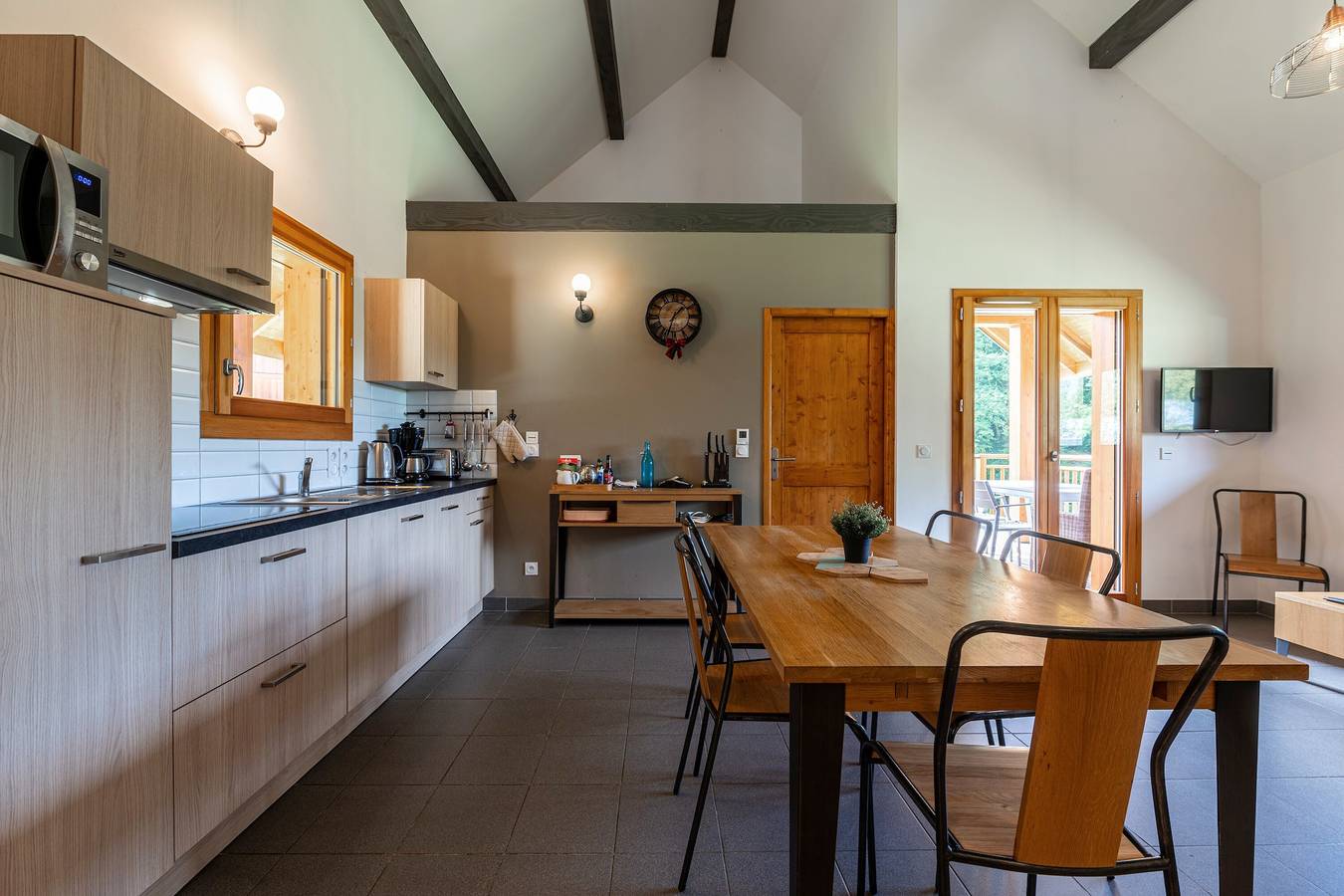 Chalet Sambuy - Val De Tamié: Cozy Retreat for Up to 10 Guests in Seythenex, Parc naturel régional du Massif des Bauges
