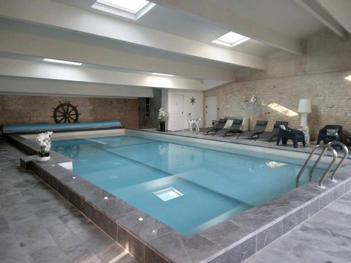 Chambre d’hôte pour 2 personnes, avec Jacuzzi et Terrasse ainsi que Jardin et Piscine