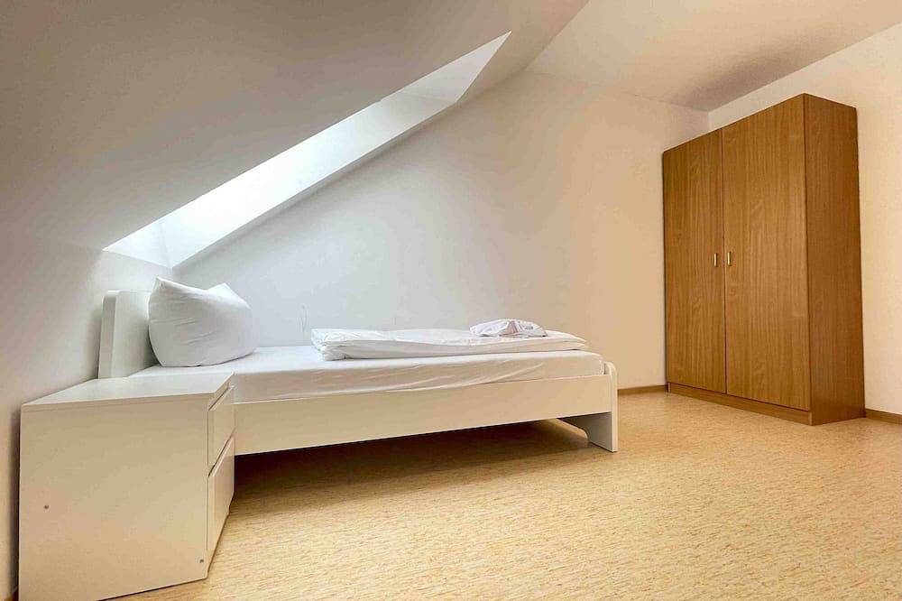 Ganze Wohnung, (Sta1079) Moderne Monteurwohnung mit Balkon in Stamsried, Ostbayern