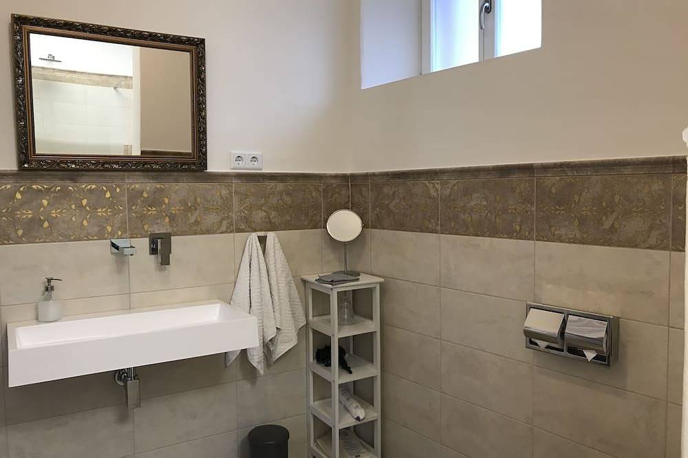 Ganze Wohnung, Ferienwohnung \"Bach\" im Barocker Hof Rhodt in Rhodt unter Rietburg, Südliche Weinstraße